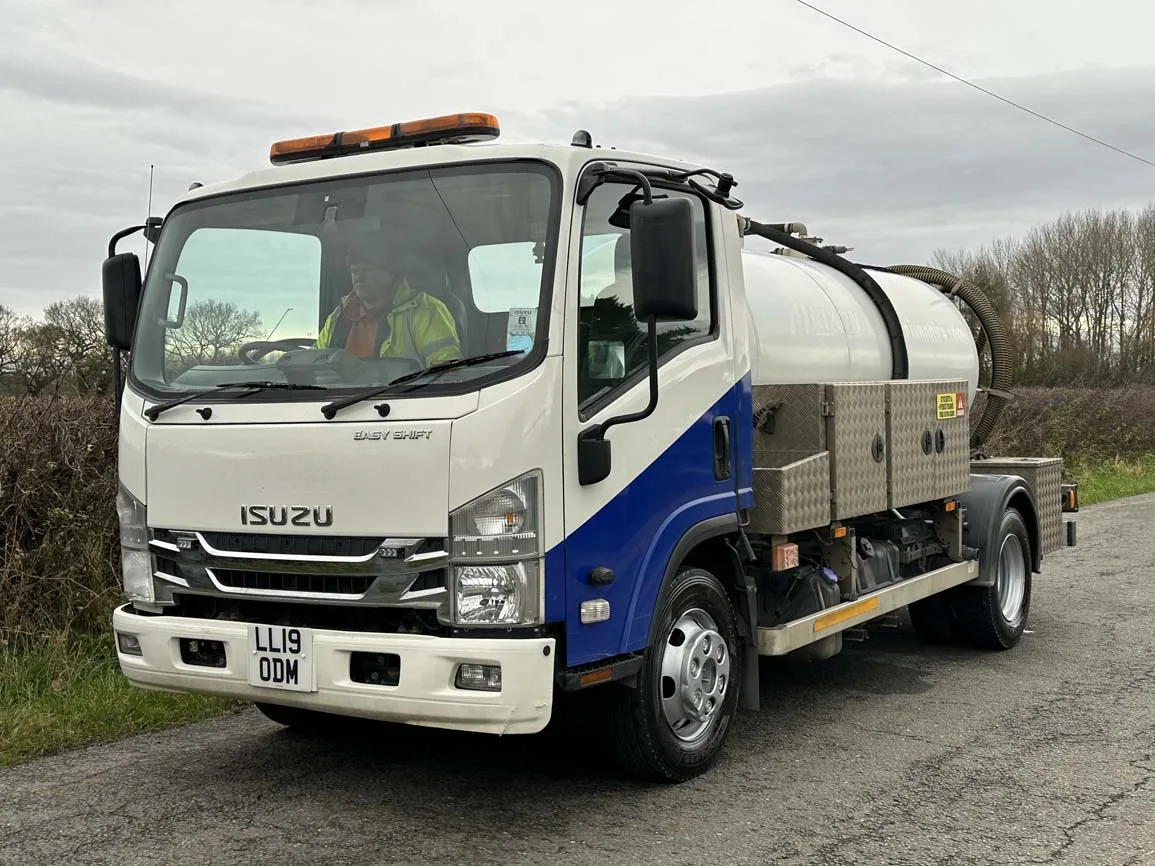 Isuzu N75 190 4 X 2 Vacuum/Jetter Tanker - LL19ODM