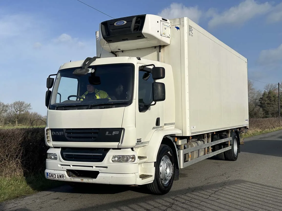 DAF LF55 220 4 X 2 Fridge SLEEPER Schmitz Body - GN13AWR