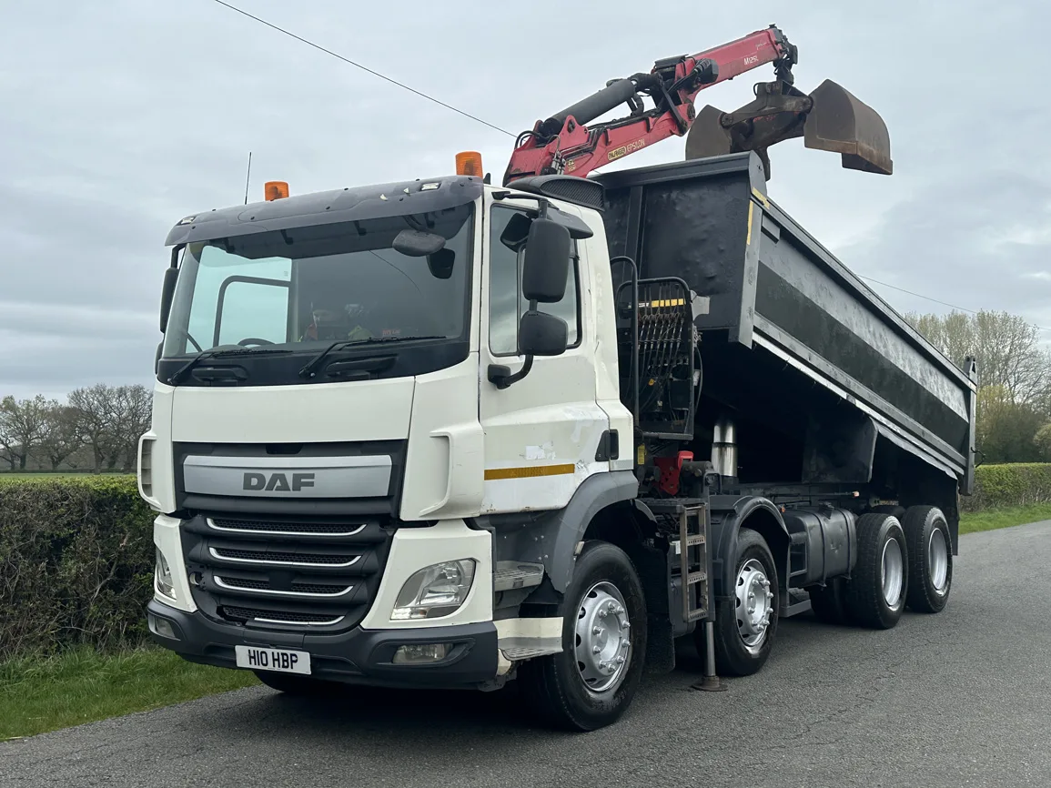 DAF CF370 8 X 4 Tipper with Grab - H10HBP