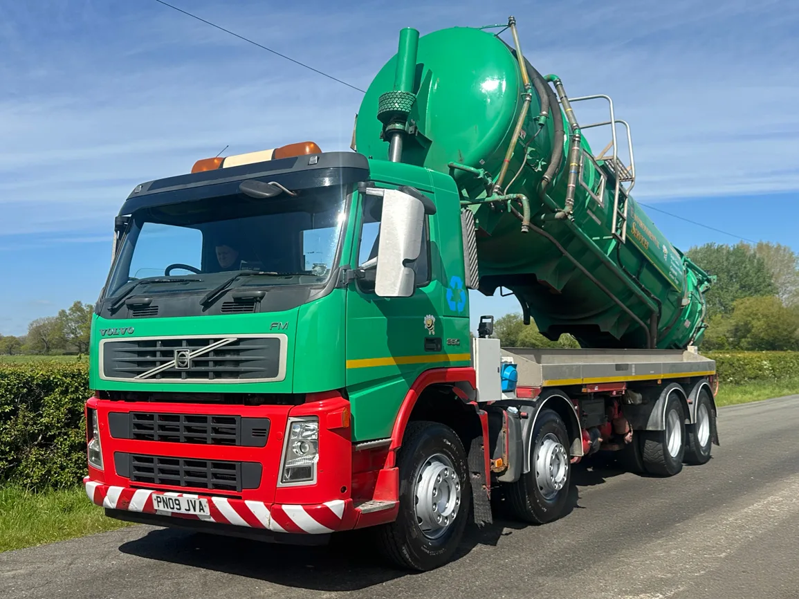 Volvo FM380 8 X 4 Tipping Vacuum / Jetting Tanker - PN09JVA