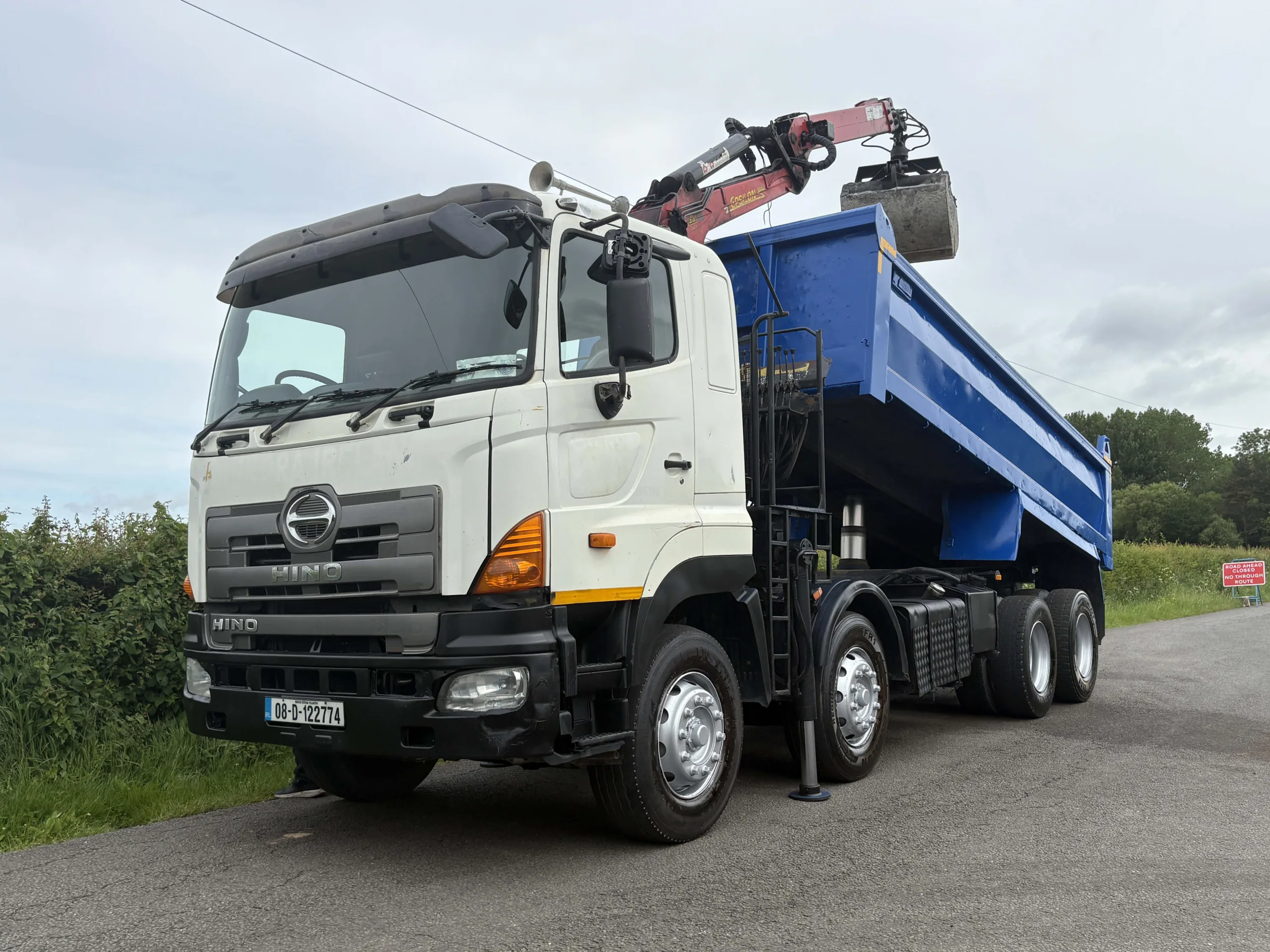Hino FY700 3271 8 X 4 Steel Tipper W/Grab - 08D122774